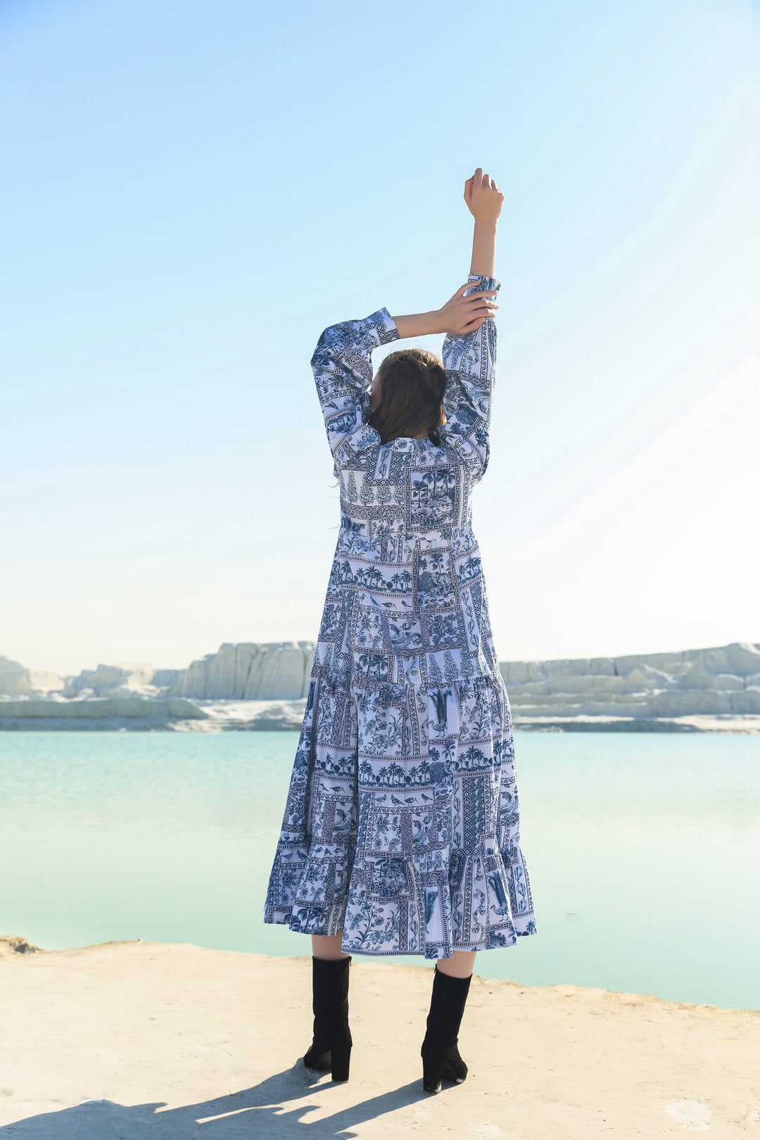 Blue brid print tier maxi dress)