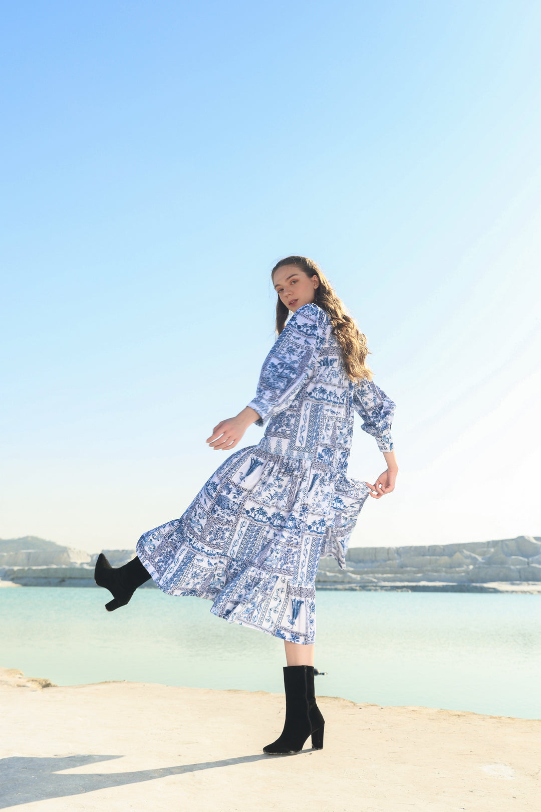 Blue brid print tier maxi dress)